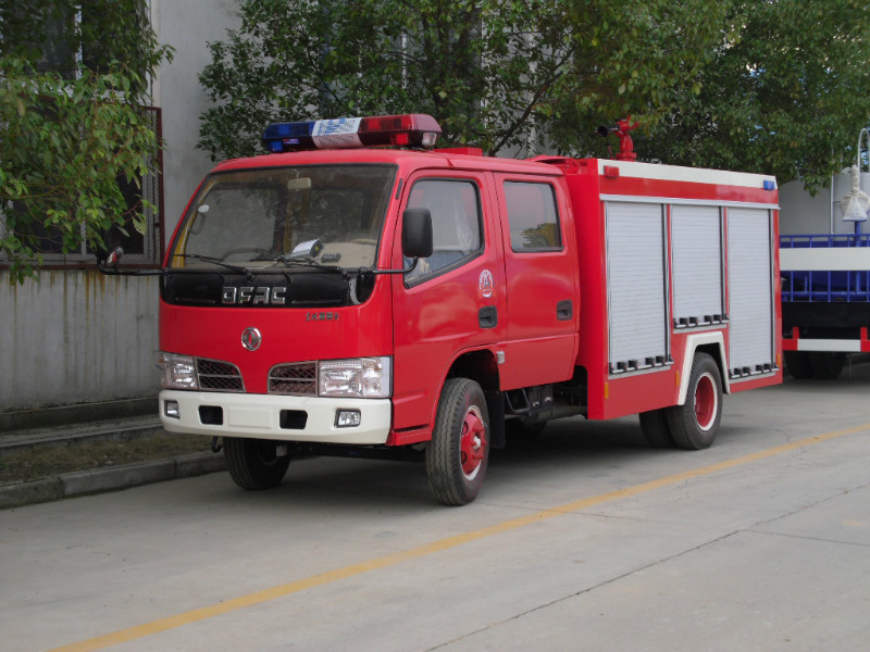 东风锐铃国四水罐消防车