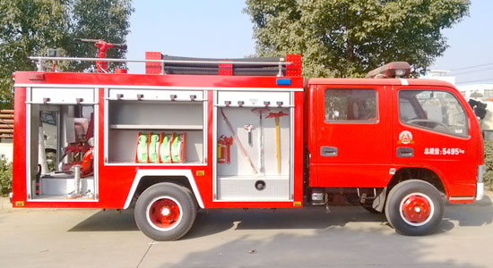 东风锐铃国四水罐消防车