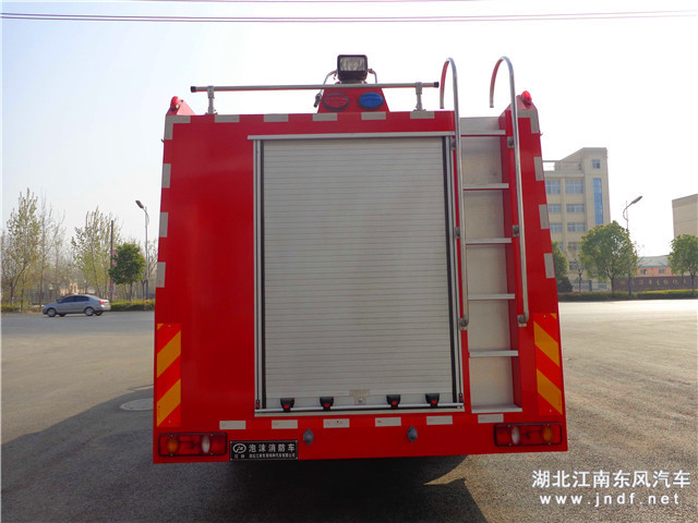 东风天锦水罐消防车