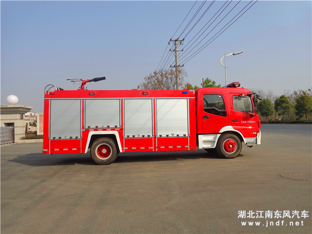 东风天锦水罐消防车