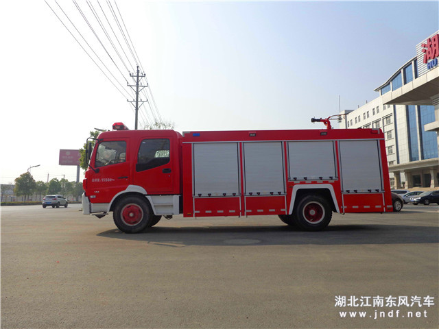 东风天锦水罐消防车