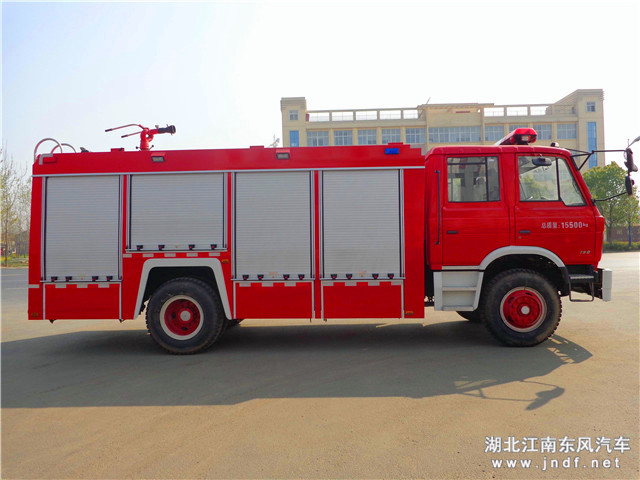 东风153国四水罐消防车图片