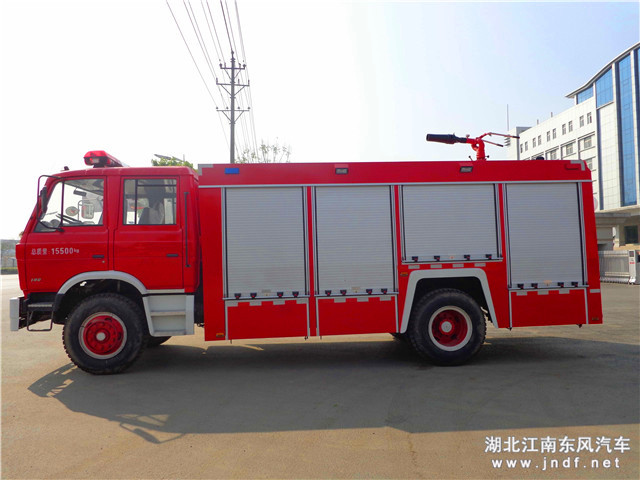 东风153国四水罐消防车图片