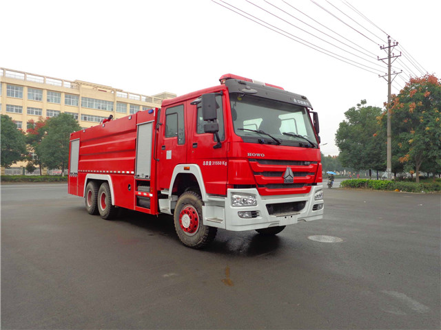 豪沃16吨水罐消防车
