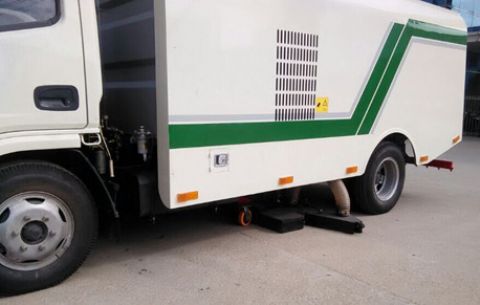 江铃吸尘车