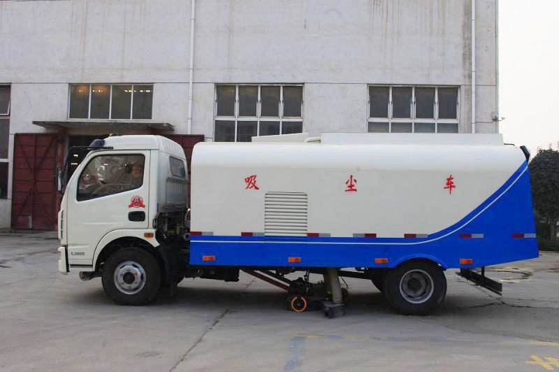 东风多利卡吸尘车