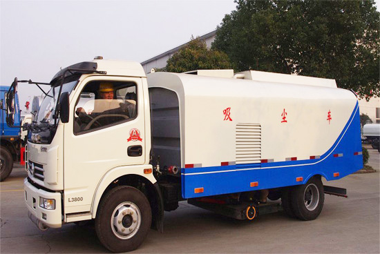 东风多利卡吸尘车