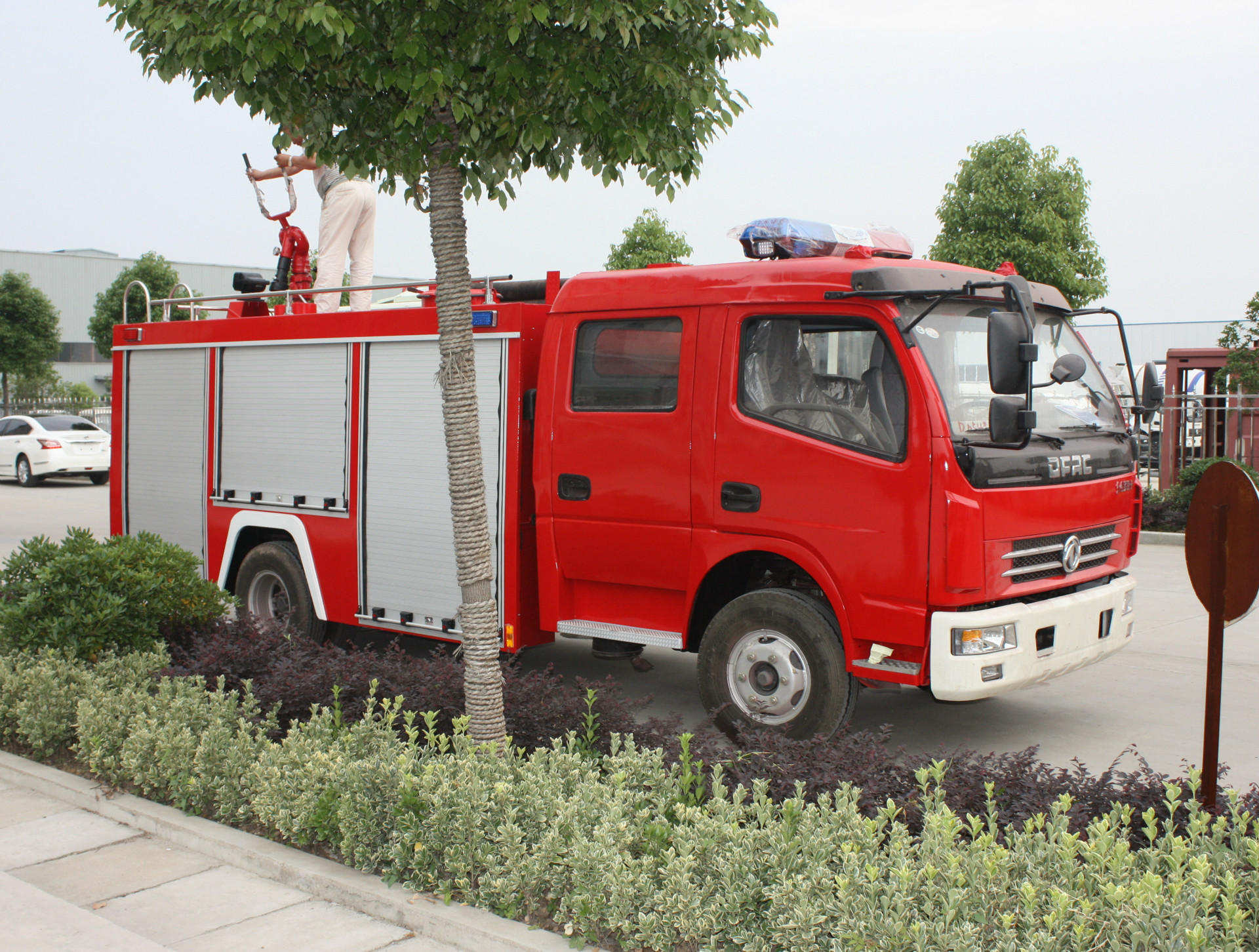 东风多利卡泡沫消防车