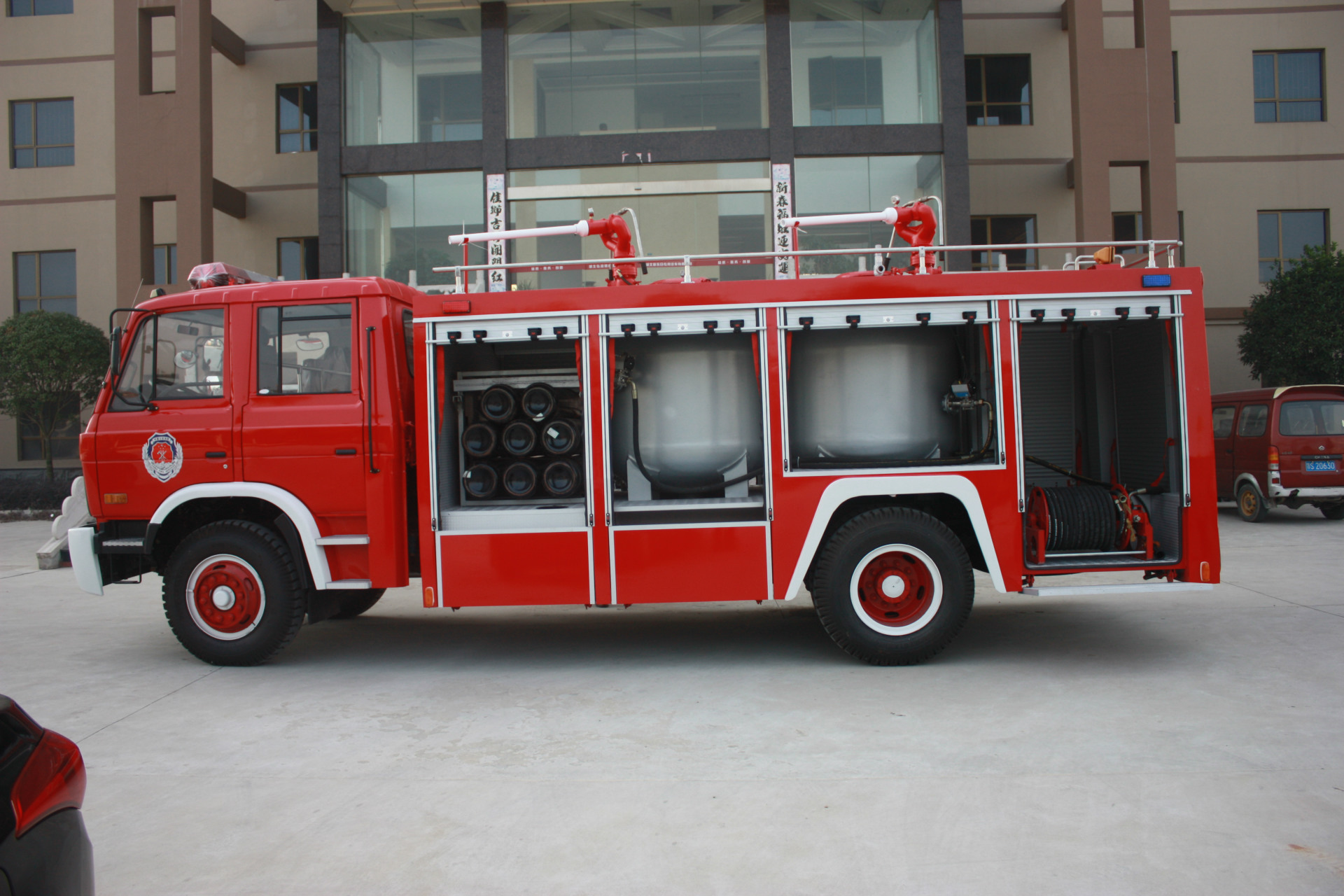 东风153 3吨干粉消防车