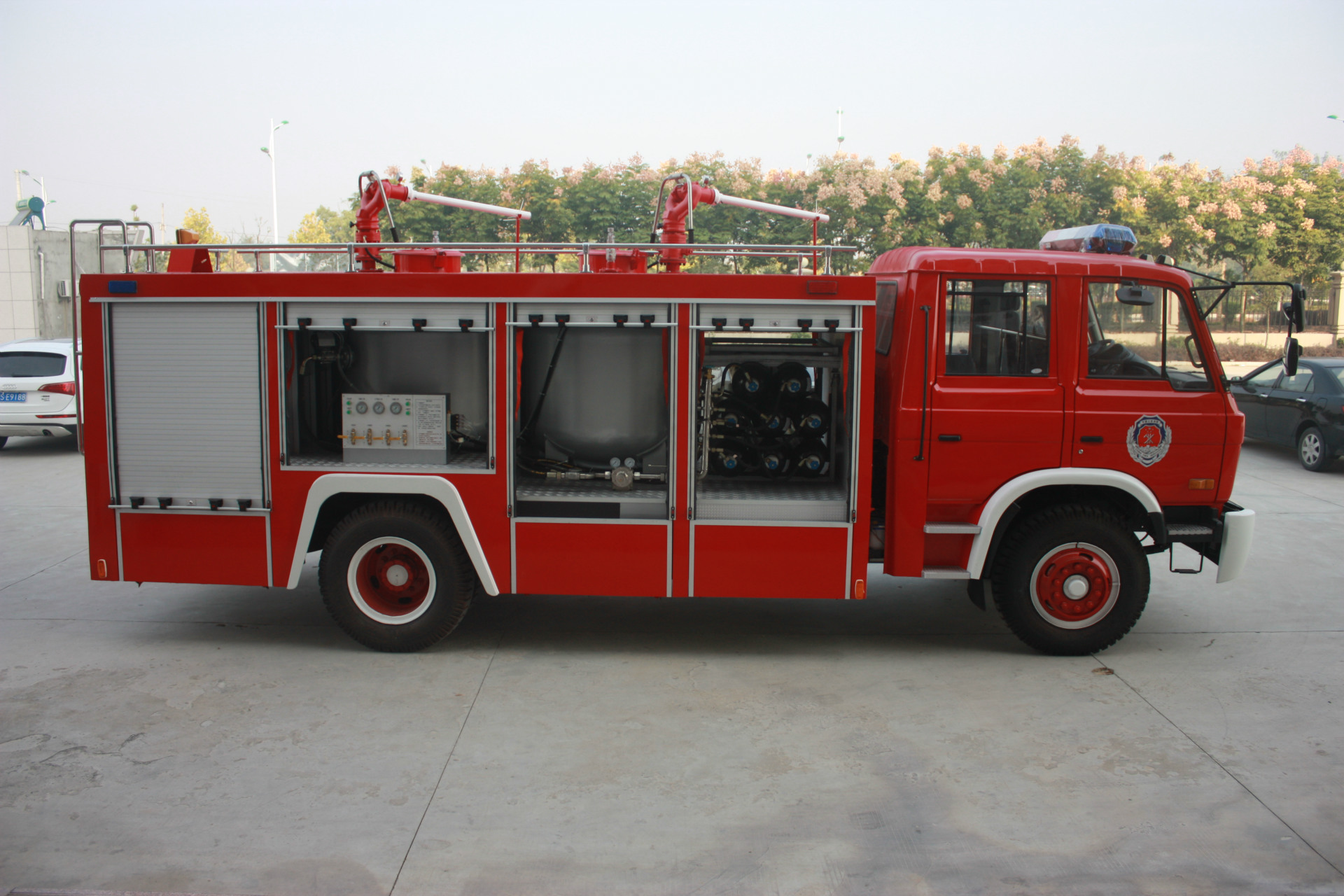 东风153 3吨干粉消防车