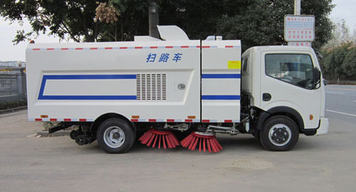 东风凯普特扫路车