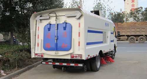 东风凯普特扫路车