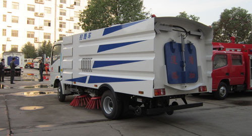 重汽豪沃道路清扫车