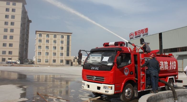 东风多利卡消防洒水车