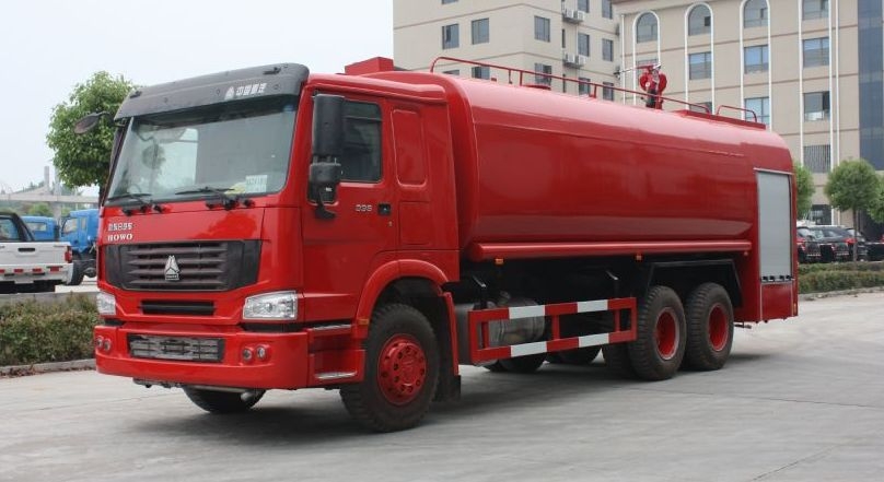 豪泺25吨消防洒水车