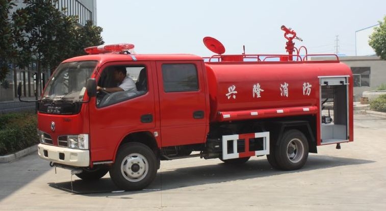东风福瑞卡双排4吨消防洒水车