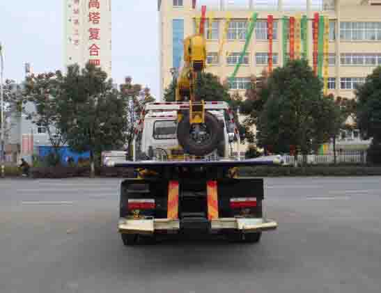 东风后双桥平板带吊清障车