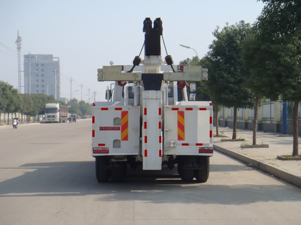 东风后双桥拖吊型清障车图片