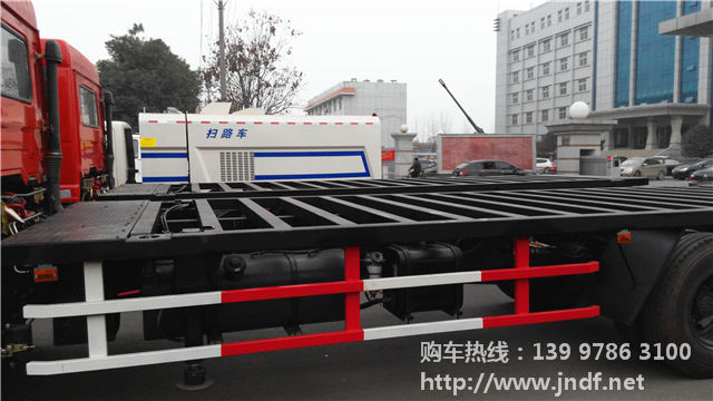 集装箱平板运输车图片