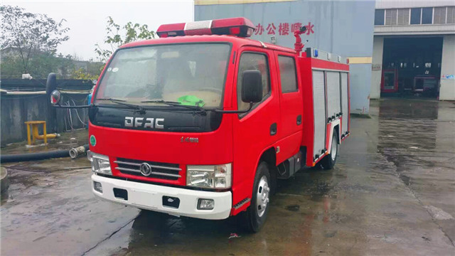东风锐铃水罐消防车