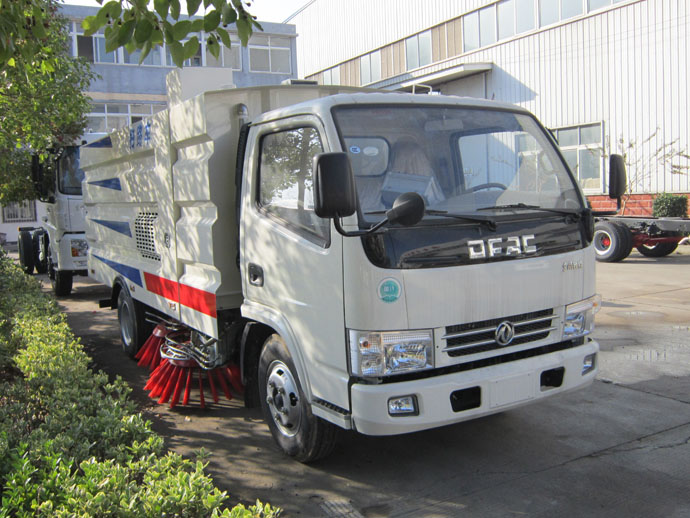 东风福瑞卡扫路车