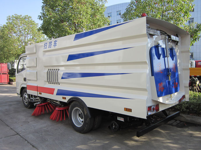 东风福瑞卡扫路车
