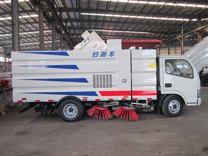 东风福瑞卡扫路车