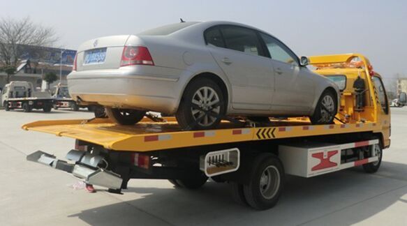工程黄五十铃平板清障车