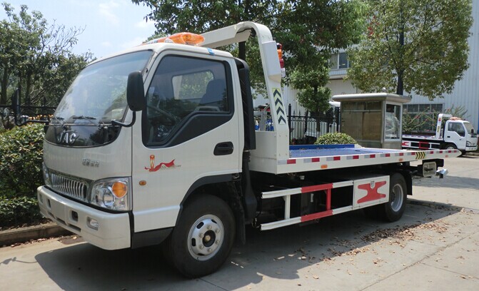 白色江淮平板一拖二清障车