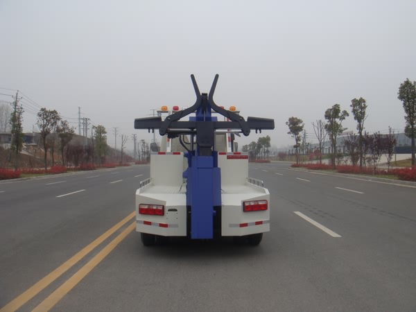 国五东风小多利卡一拖一清障车（蓝牌）