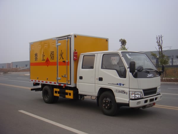 江铃双排爆破器材运输车
