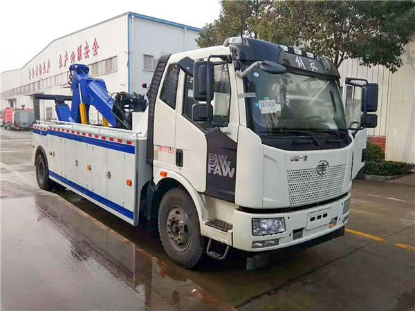 解放一拖一型清障车