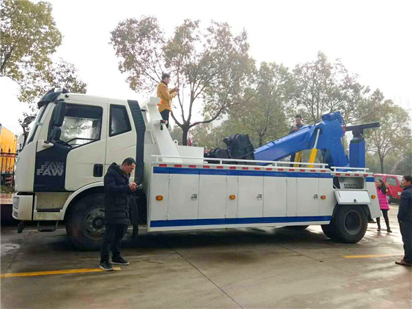 解放J6拖吊型清障车