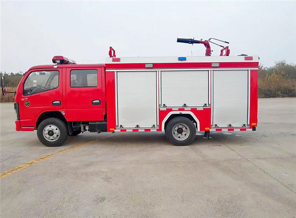 东风2.5吨水罐消防车图片