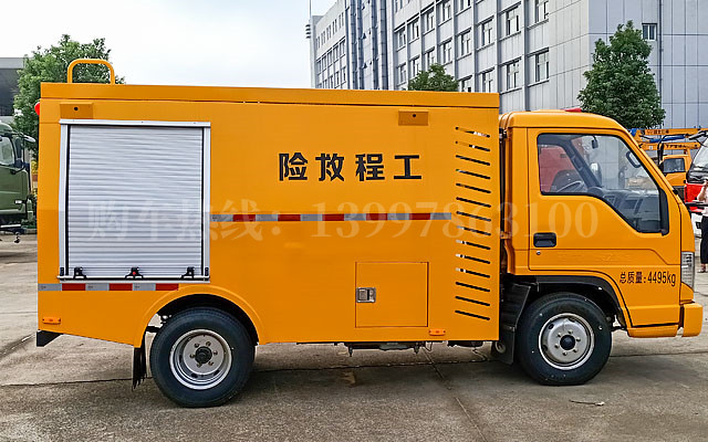 福田救险车左侧