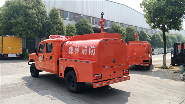 北汽双排四驱森林消防车图片