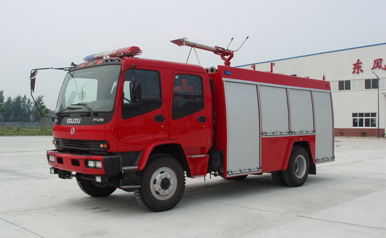 Isuzu single axle water tank fire truck