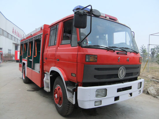 Dongfeng 145 foam fire truck