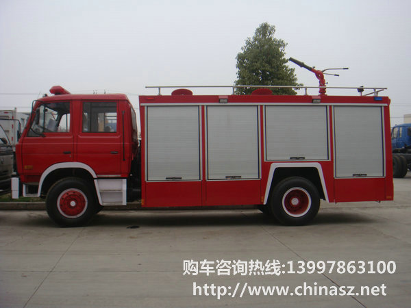 东风145泡沫消防车横向展示图片