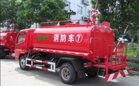 东风5吨消防洒水车