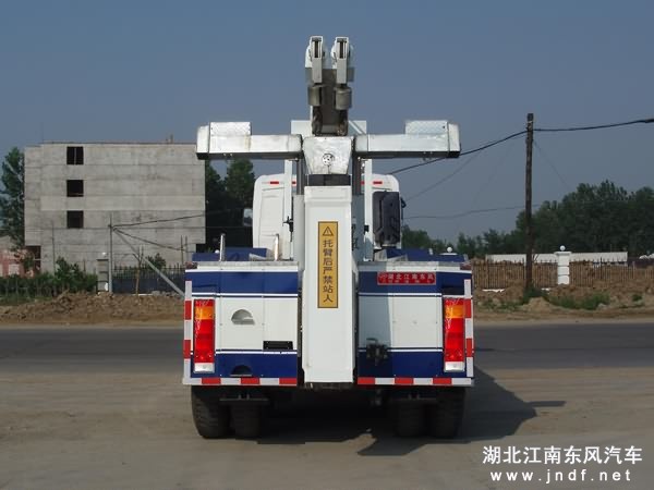 东风天龙后双桥拖吊连体型清障车图 4