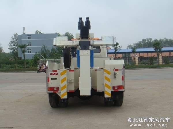 东风153拖吊型清障车图 3