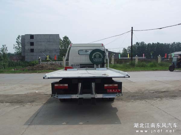 东风多利卡加长型平板一拖二型清障车图 2