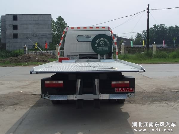 东风多利卡加长型平板一拖二型清障车图 3