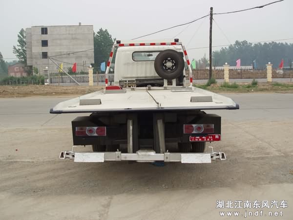 东风金霸平板一拖二型清障车图 4