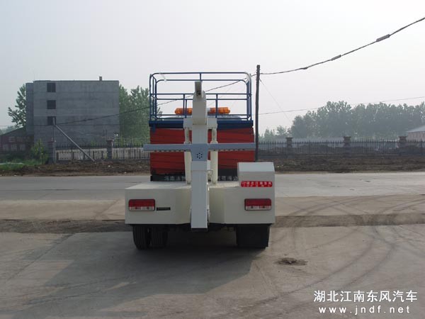 东风金霸带升降拖吊型清障车图 2