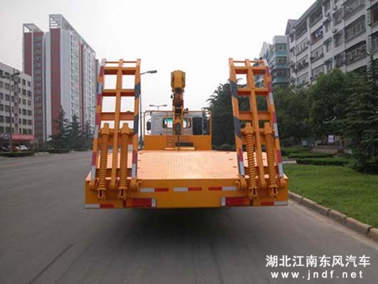 东风天龙前四后八随车起重运输车图 3