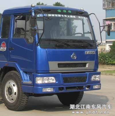 东风柳汽乘龙小三轴随车吊图 3