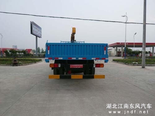 解放小三轴随车吊图 3