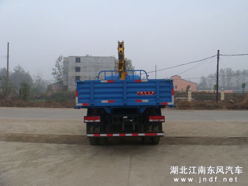 东风EQ1120随车起重运输车图 3